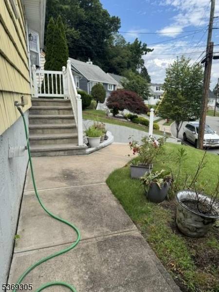 Welcome to this sought after 4 bedroom 1 bathroom home in the desirable Allwood section of Clifton.