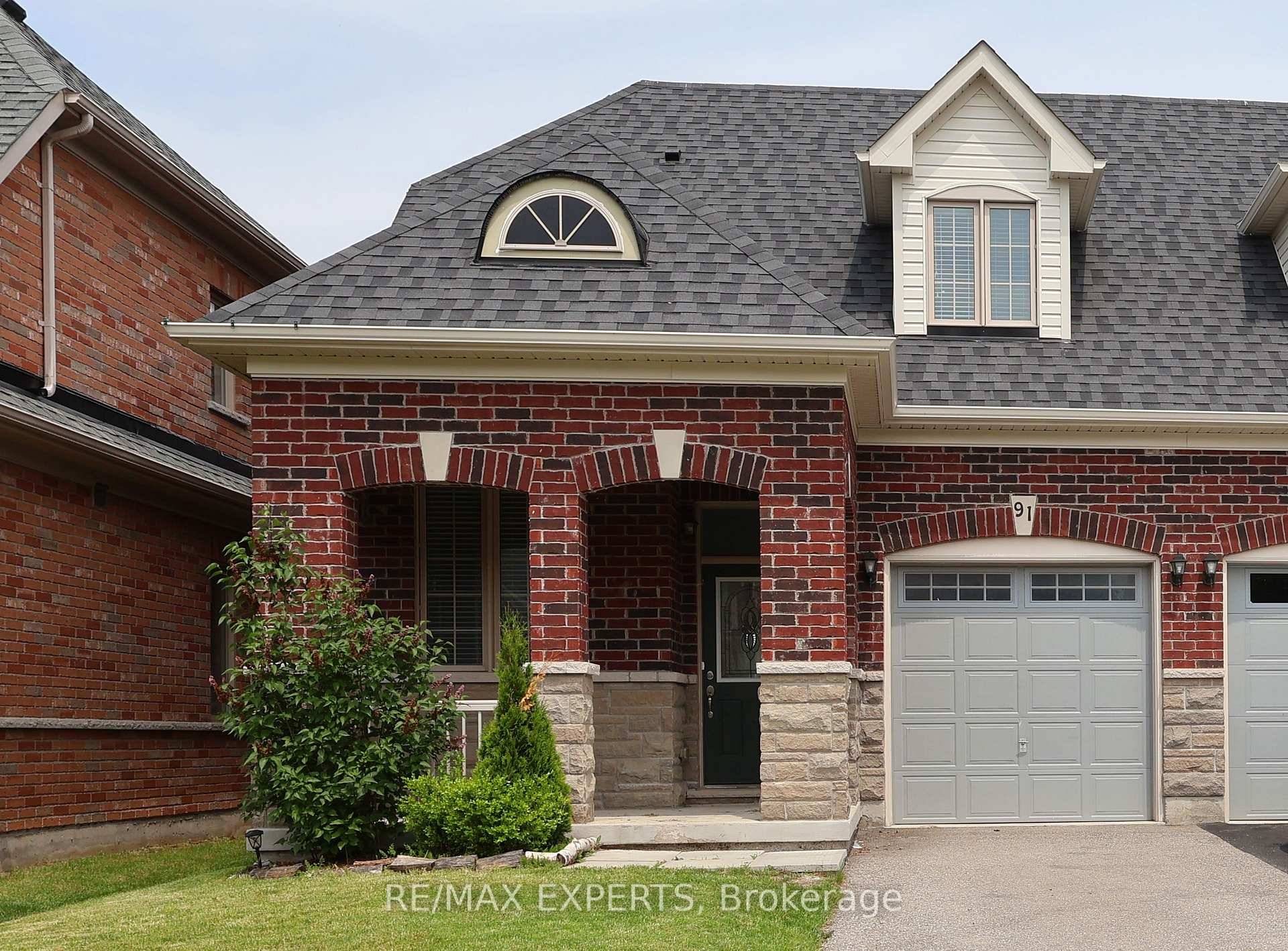 This bright and spacious end unit townhouse offers a functional open concept layout, ideal for first time buyers, growing families, or downsizers.