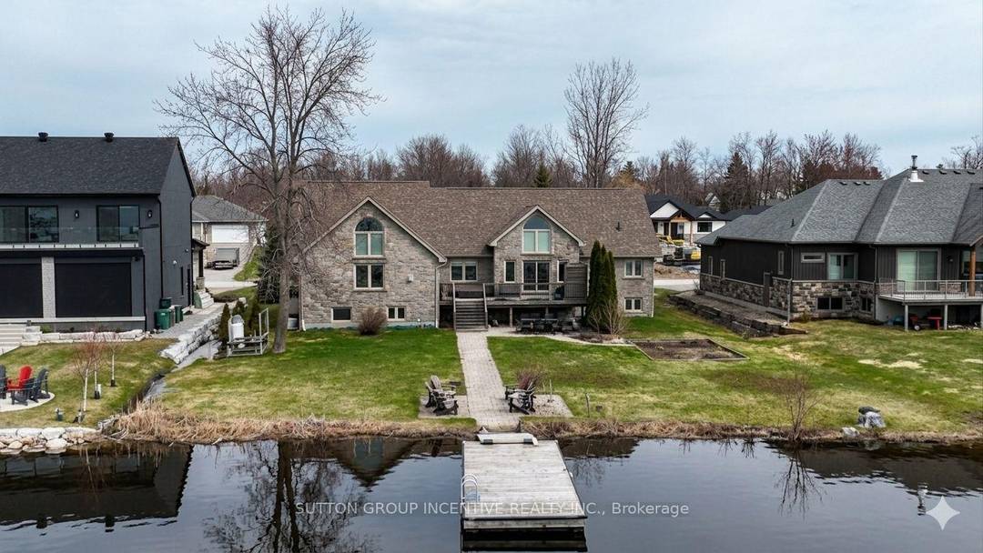 Stunning Large Two Storey Waterfront Family Home Located In Bayshore Village, A Unique, Friendly And Highly Sought After Community On A School Bus Route.