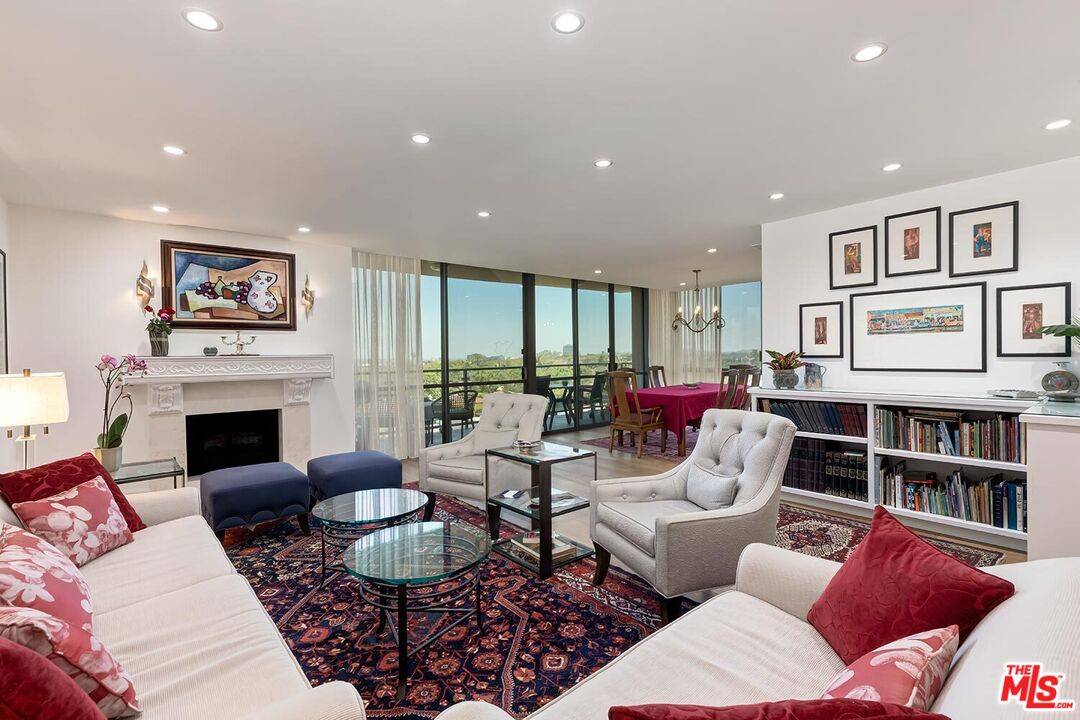 211 S Spalding Dr 2BR Beverly Hills La