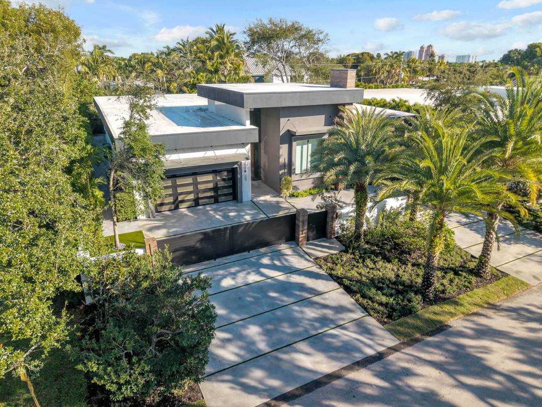 Welcome to the ultimate East Fort Lauderdale gem.
