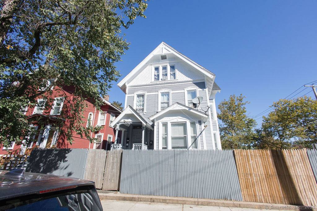 Great fully occupied 4 family house close to downtown New Haven.