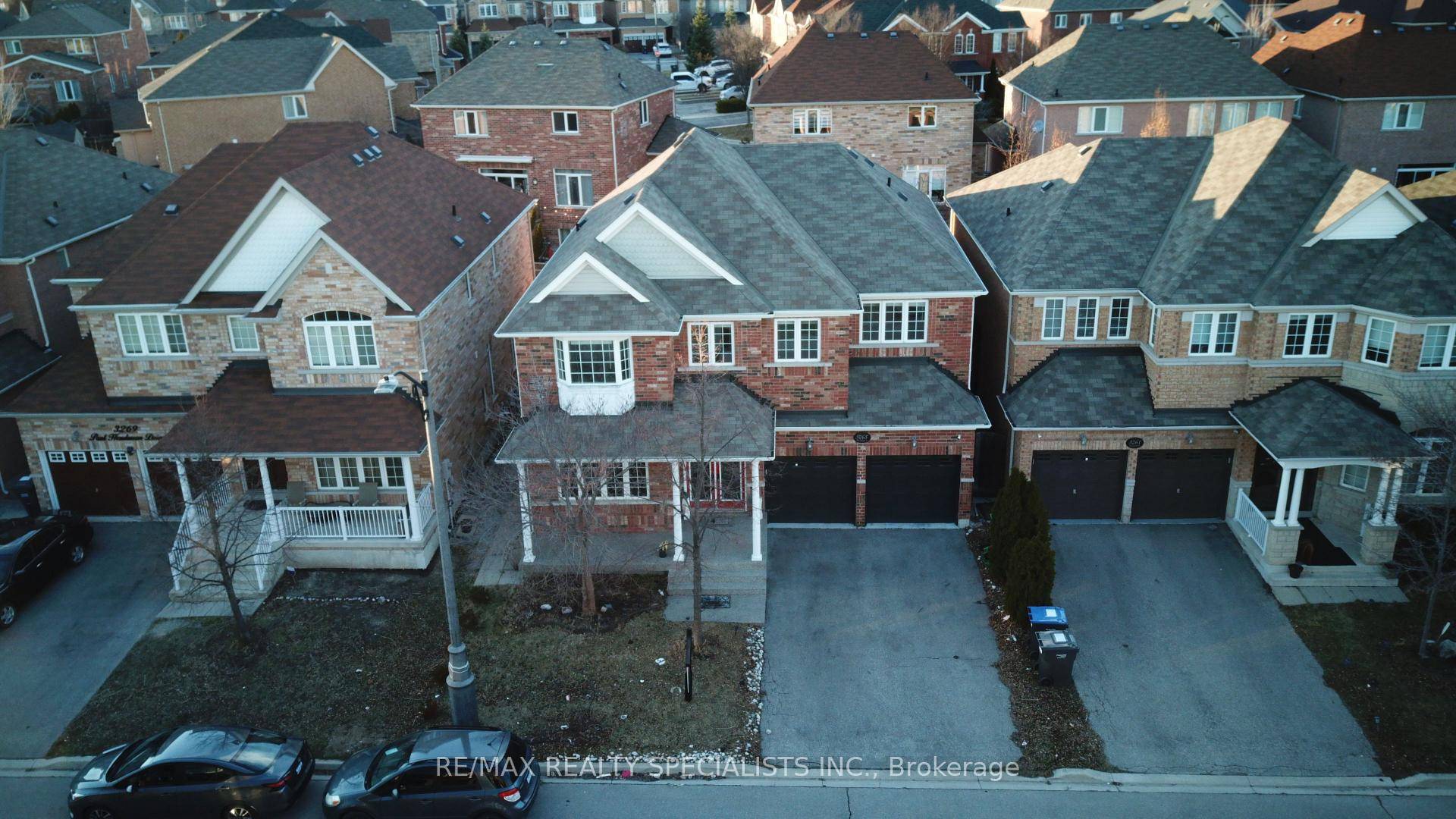 Wow ! Absolutely Stunning Detached Home Located In Prestigious Neighbourhood Of Churchill Meadows.