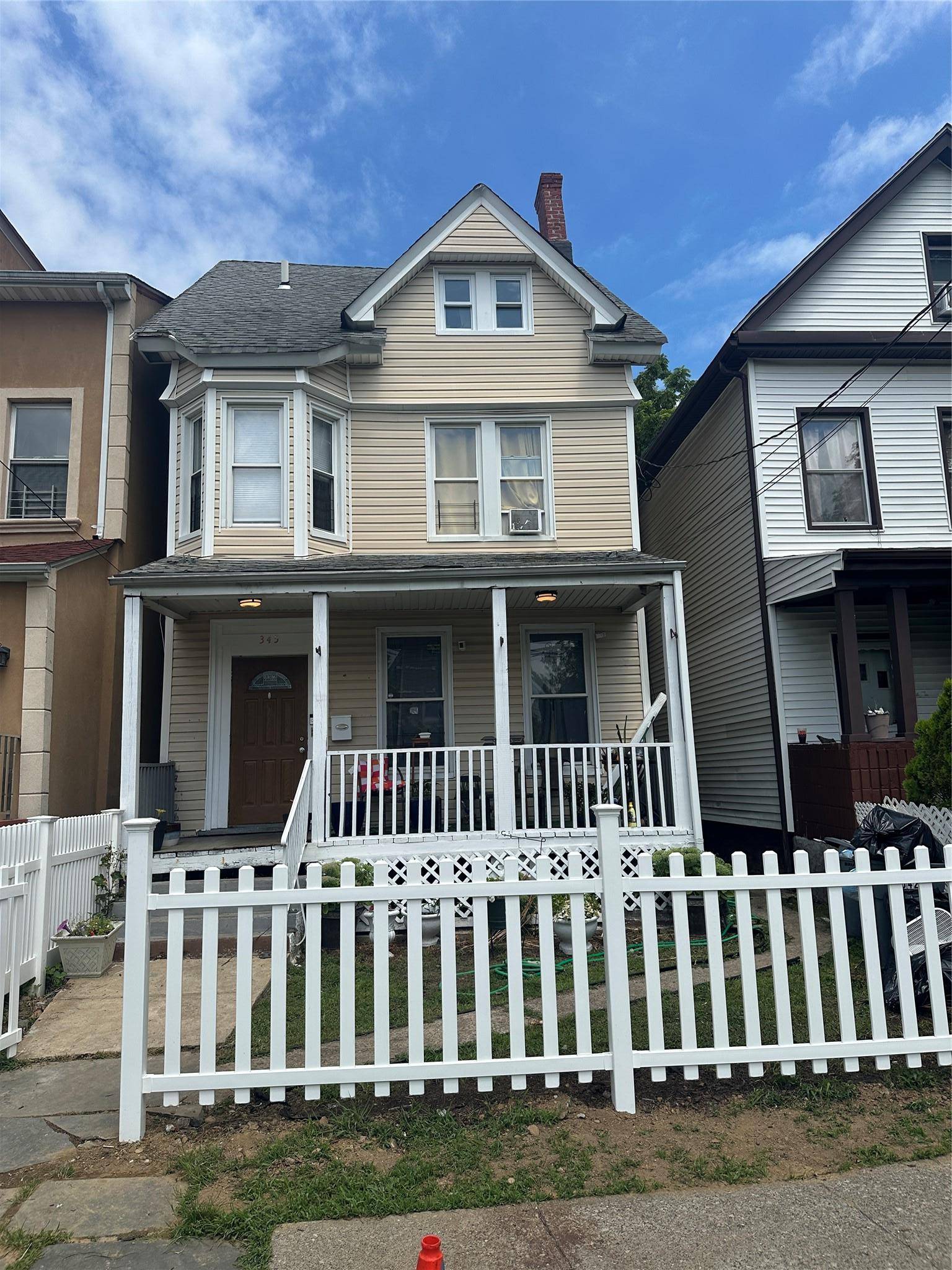 WELCOME TO 345 south 4th avenue BEAUTIFUL 2 FAMILY HOME WITH A 5 BEDROOM DUPLEX WITH 2 BATHS AND A 2 BEDROOM WITH 1 BATH.