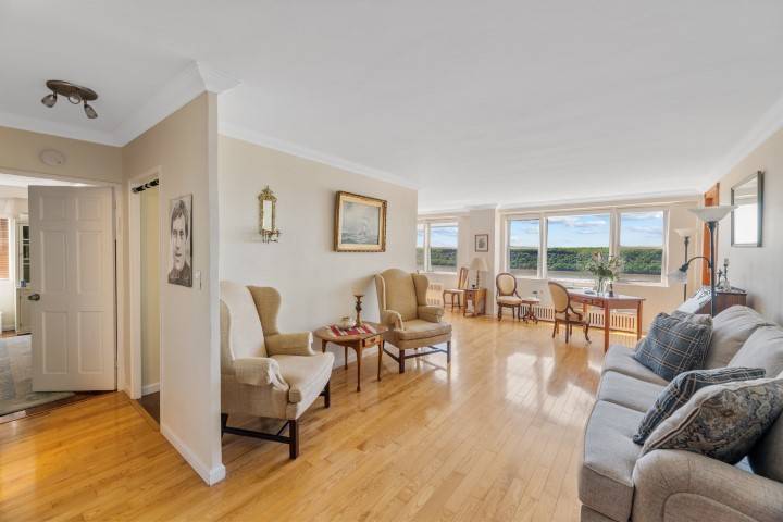 Gorgeous Hudson River, GW Bridge and Palisades views from all windows and terrace !
