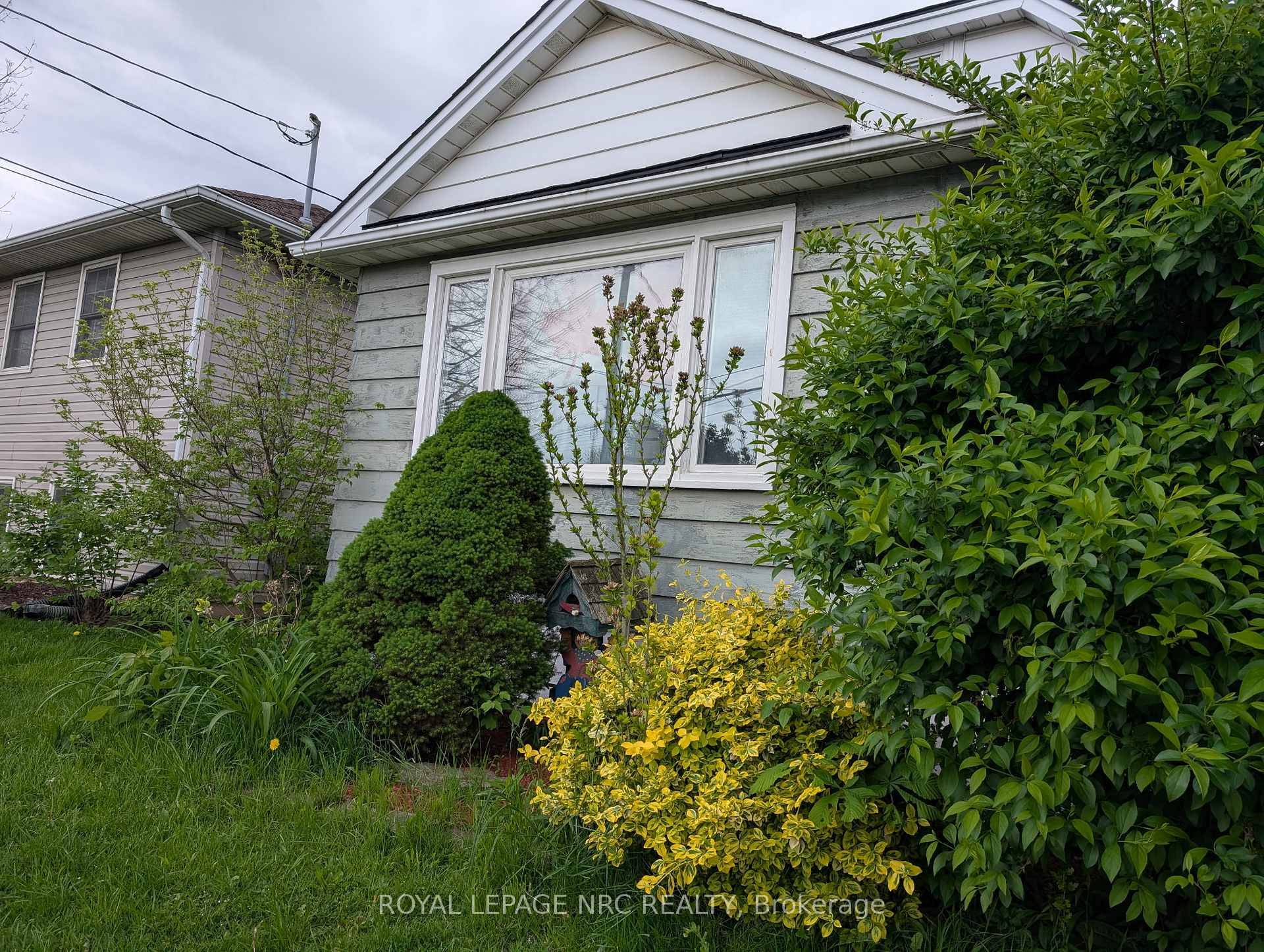NICE 3 BED, 1 4PC BATH BRIGHT CHARACTER 1.