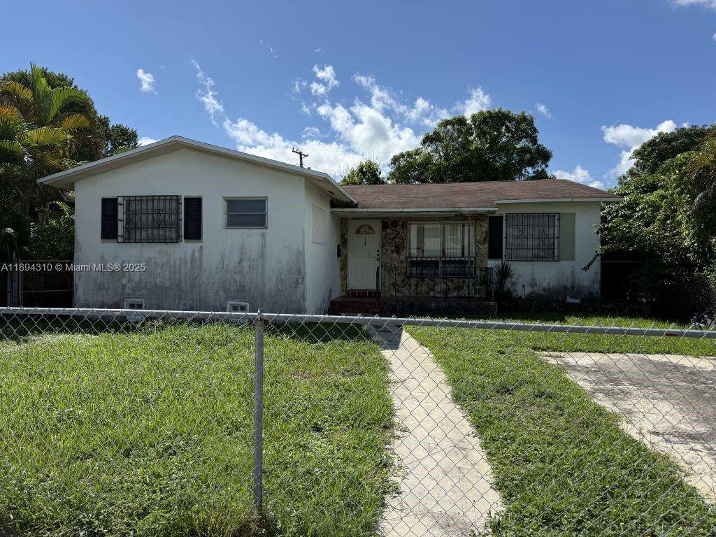 Single family home featuring 3 bedrooms, 2 bathrooms, and 1, 558 sq.