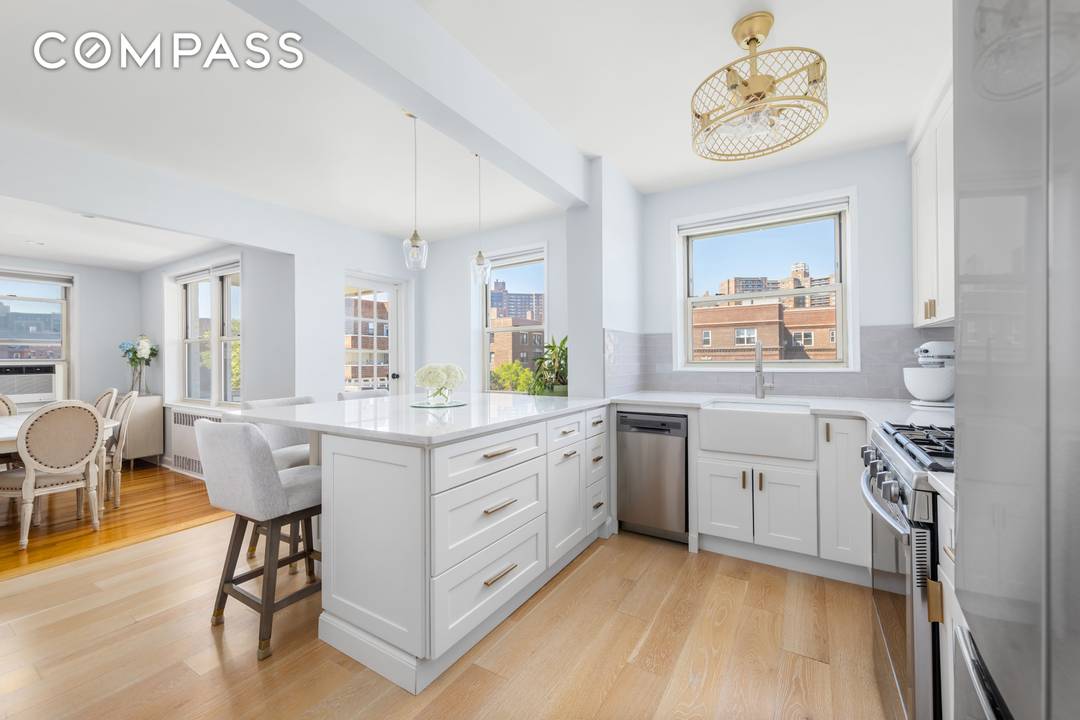 Sprawling, bright, fully and recently renovated, 2 Bedroom, 1 Bath home plus PRIVATE TERRACE has come on the market !