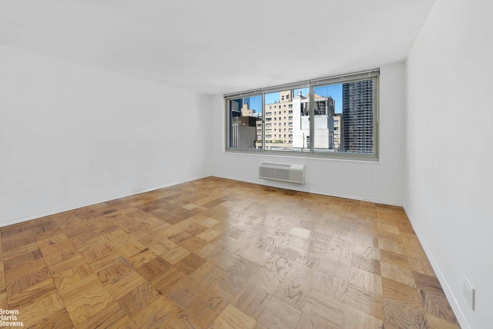 15E at 333 East 45th Street is an exceptional condo in the centrally located and vibrant Turtle Bay, Midtown East neighborhood.