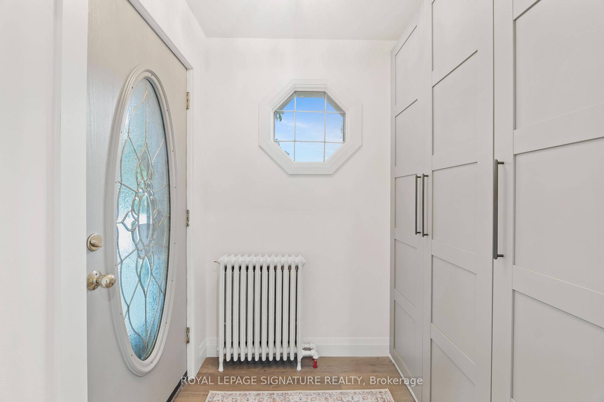 Fully Renovated 2 1 Bedroom, 2 Bathroom Bungalow on a Spacious Corner Lot in Bartonville This stunning bungalow has been completely transformed with high end upgrades, offering modern comfort and ...