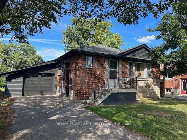Outstanding opportunity for owner occupier with income potential or for an investor.