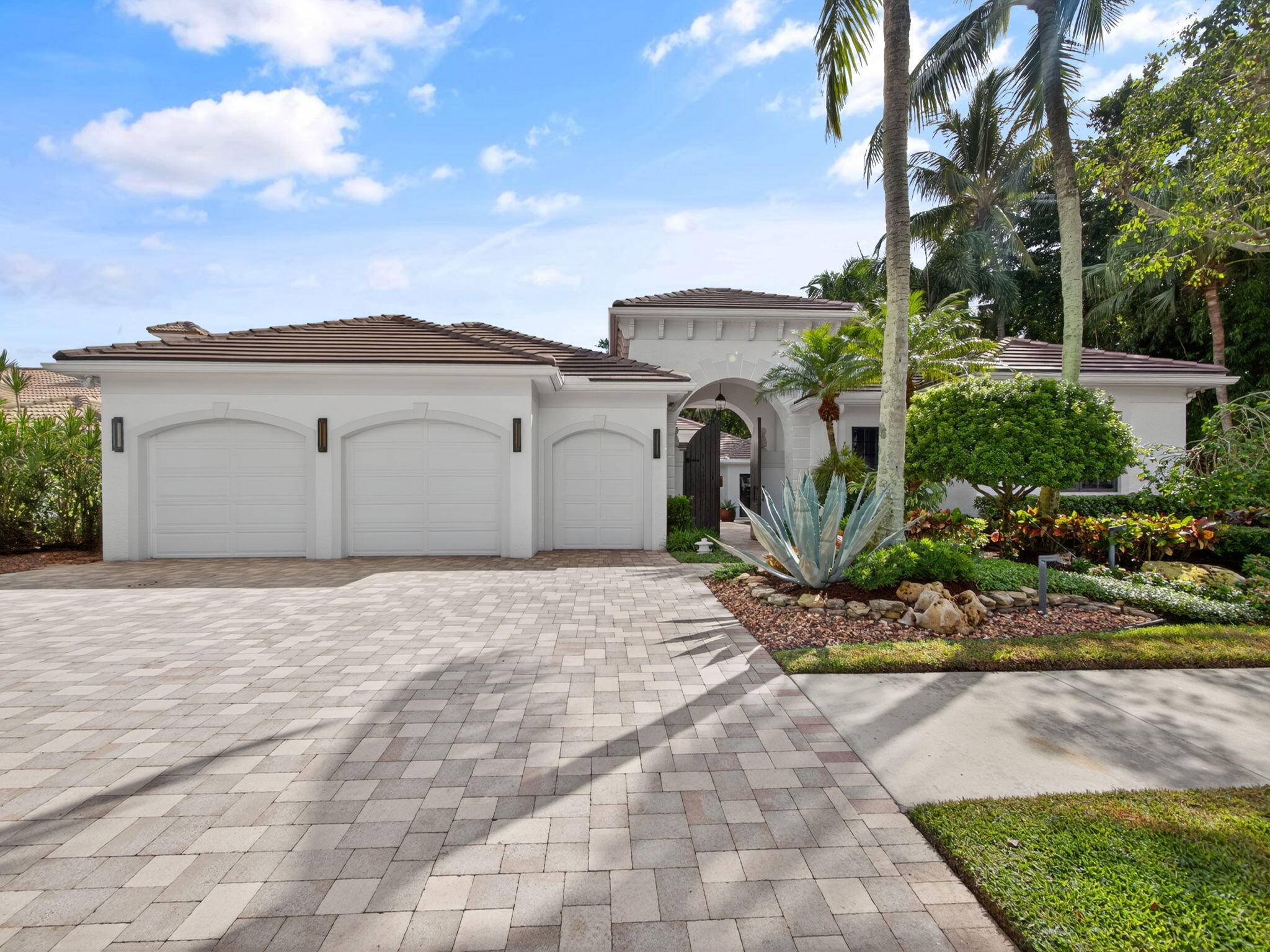 YOU ASKED FOR IT ! THIS FABULOUS HOME IN SABAL POINTE OFFERS TOTAL PRIVACY AND FEATURES A ONE BEDROOM GUEST HOUSE, A LARGE POOL AND JACUZZI, FIRE PIT, NEW GAS ...