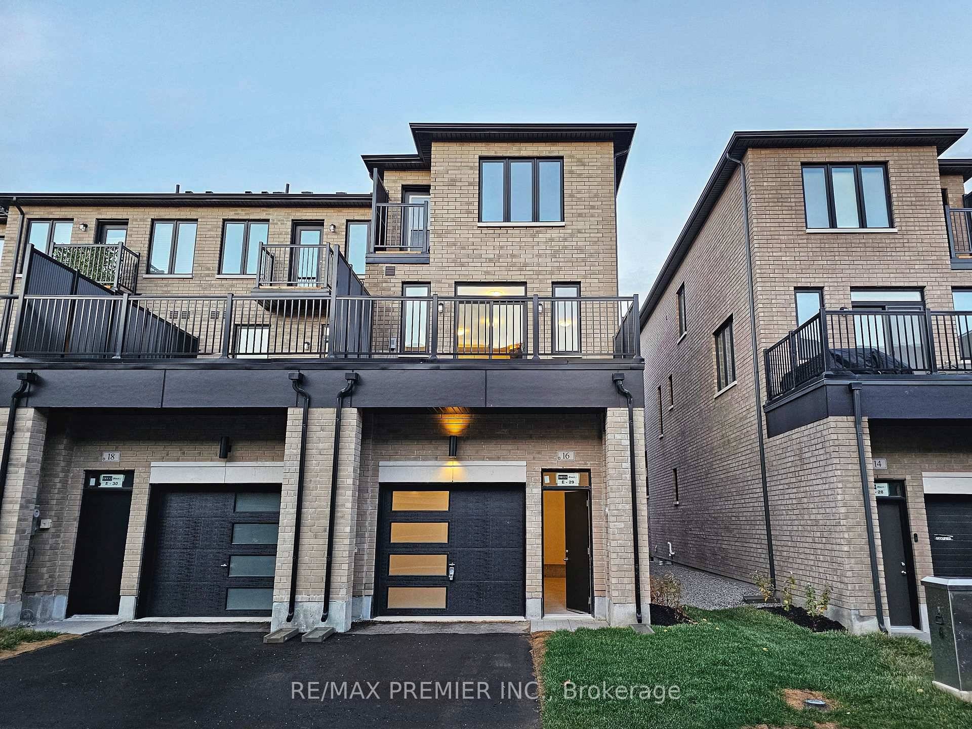 Huge 2153 sq ft, Parkette facing End Unit.
