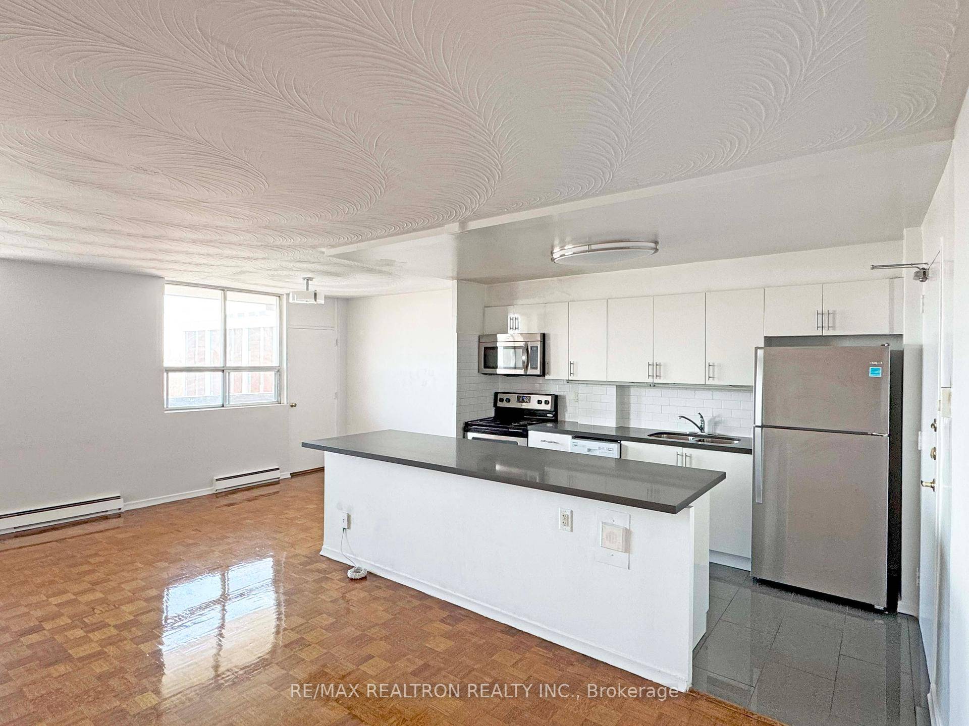 One month free rent on a 12 month lease OR two 2 free months on a 24 month lease with no rent increase for 2nd year, contact LA for details ...
