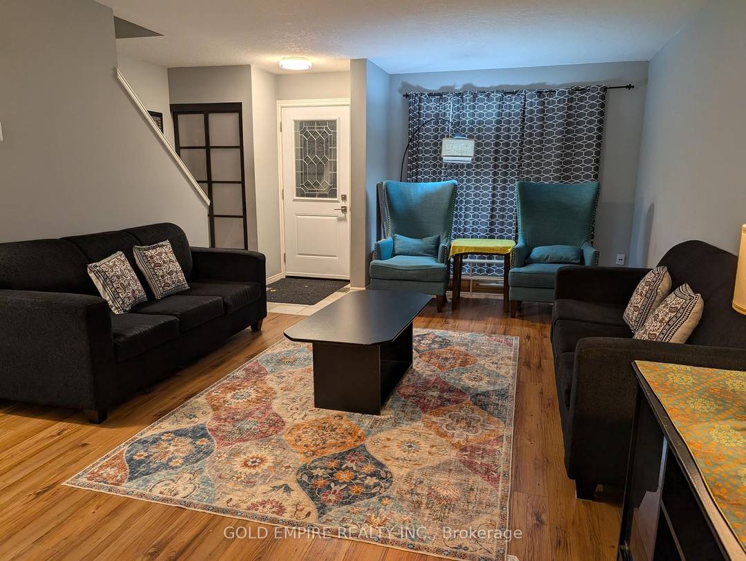 Welcome to this beautifully maintained townhouse in desirable Northwest London !