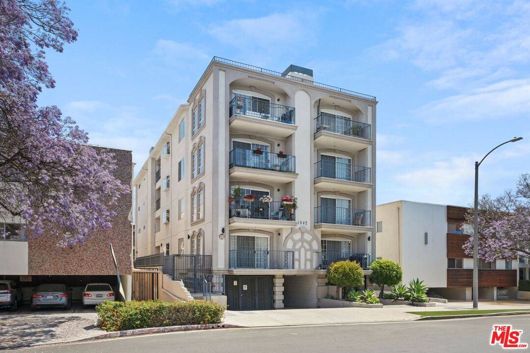 1842   Greenfield Ave 2BR La