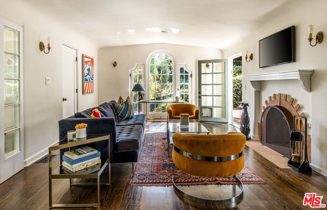 6749   Whitley Ter 3BR Hollywood Hills East La