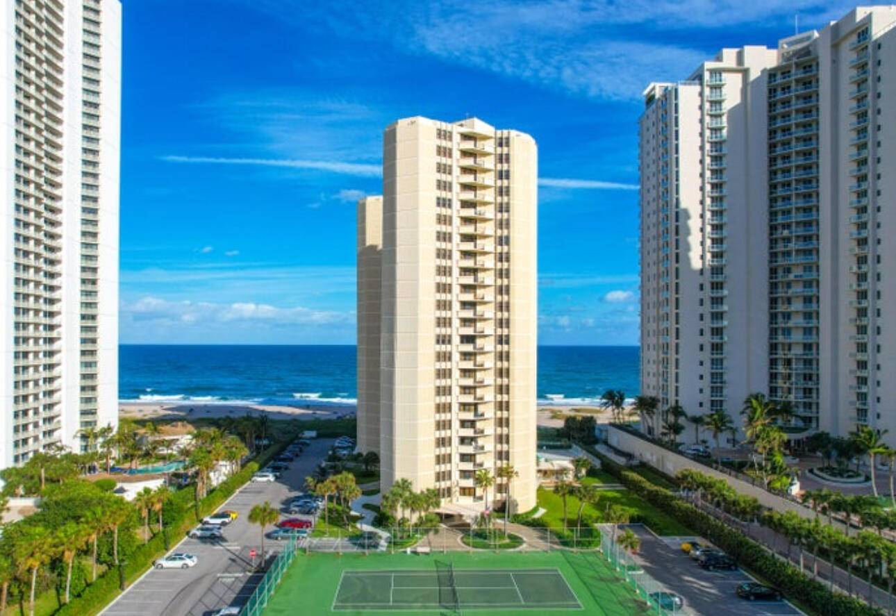 Beach Lover's Paradise ! Beautiful turnkey condo in Phoenix Towers with beautiful intracoastal and sunset views.