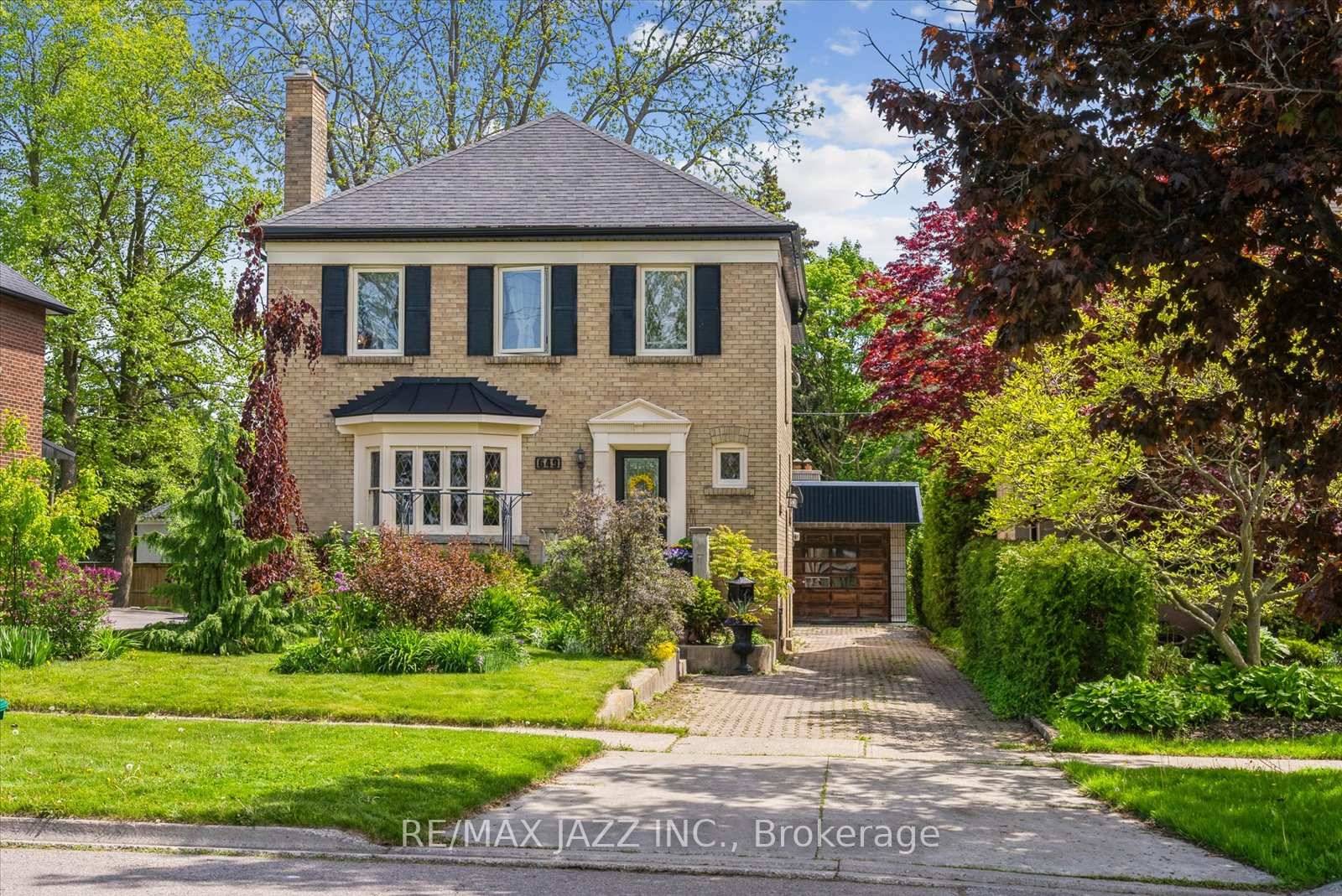 Lovely Georgian Classic on highly sought after Masson St !