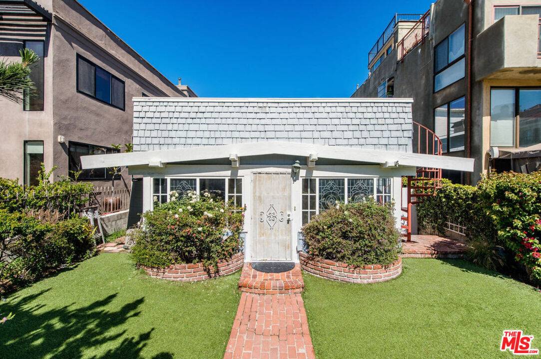 25   UNION JACK ST LA