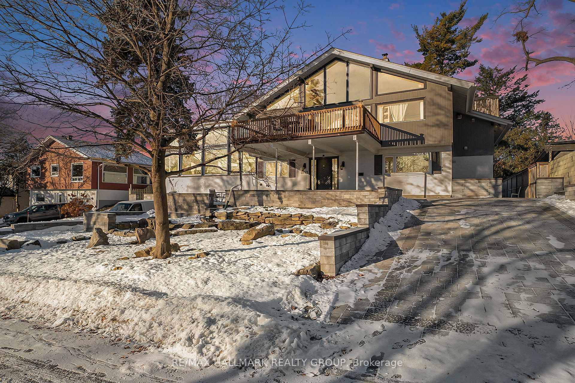 estled on a premium lot in the desirable Viscount Alexander Park, this stunning five bedroom home offers a perfect blend of elegance, comfort, and functionality.