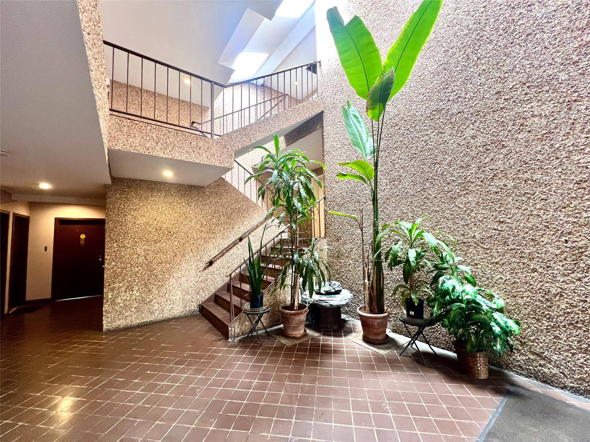 Don t miss your chance to own the only condominium in Cedarhurst, ideally located just half a block from Cedarhurst Park, the Long Island Railroad, and the area s top ...