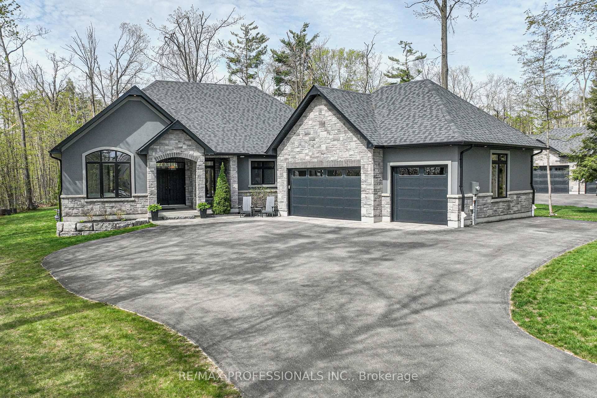 Spectacular newly constructed bungalow by renowed Builder S.