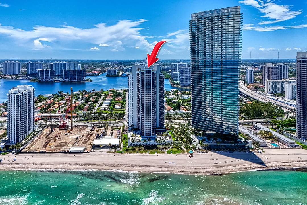 Welcome to the prestigious, Ocean 3 Condo, in the heart of Sunny Isles.