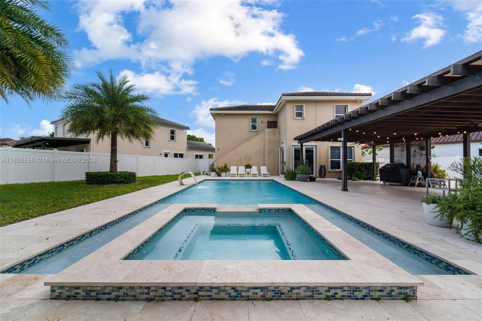 Entertainer s Paradise on one of the LARGEST lots in Kendall Square !