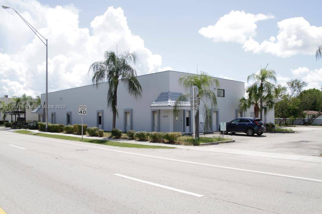 Amazing Freestand in almost 9000 SF Commercial Building on a 30000 sqft lot !