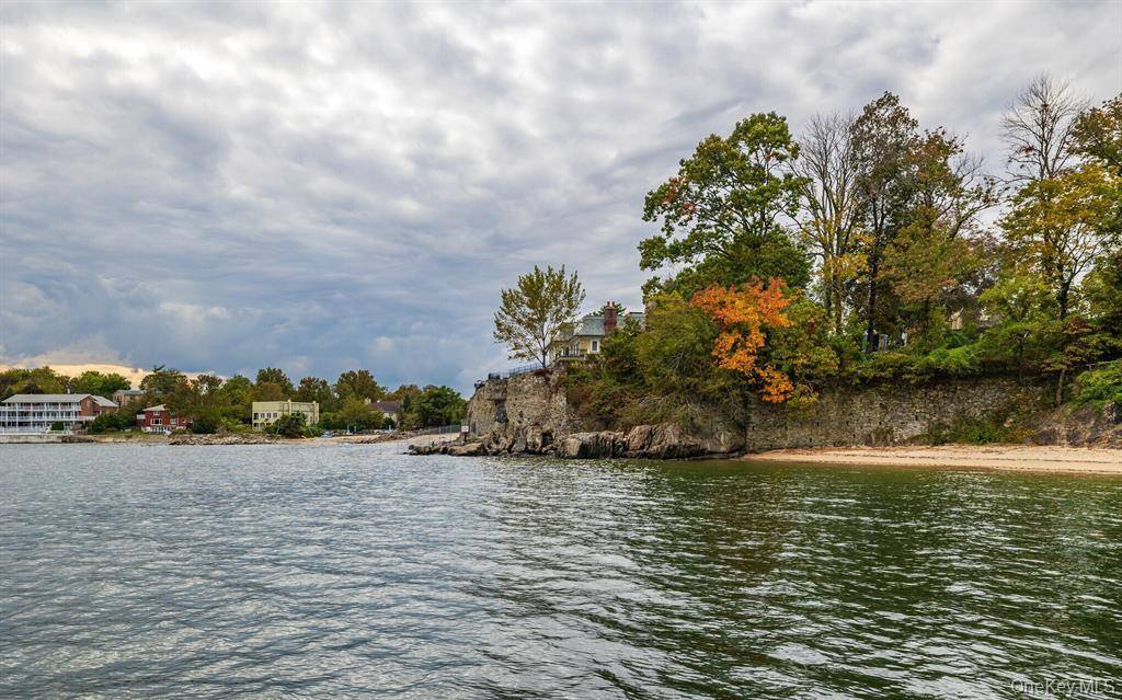 Timeless Charm in New Rochelle's Sans Souci Waterfront Neighborhood Isn t it time to experience the sophistication of coastal living ?