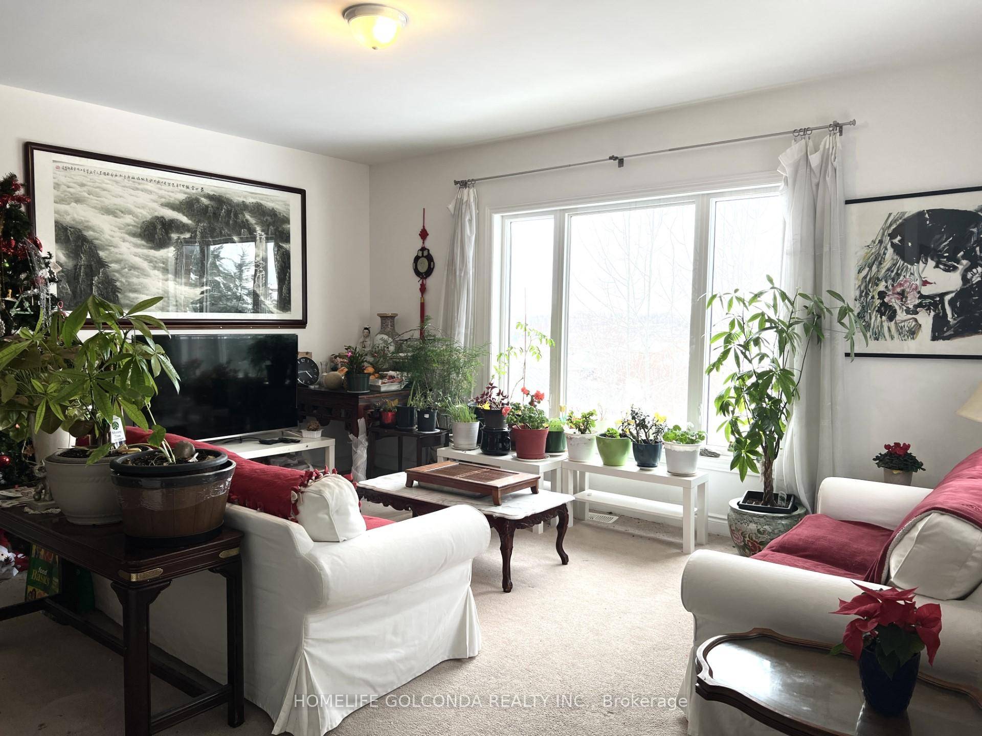 Dreamland Bungalow with Stunning City Views in Prime Westridge Location !