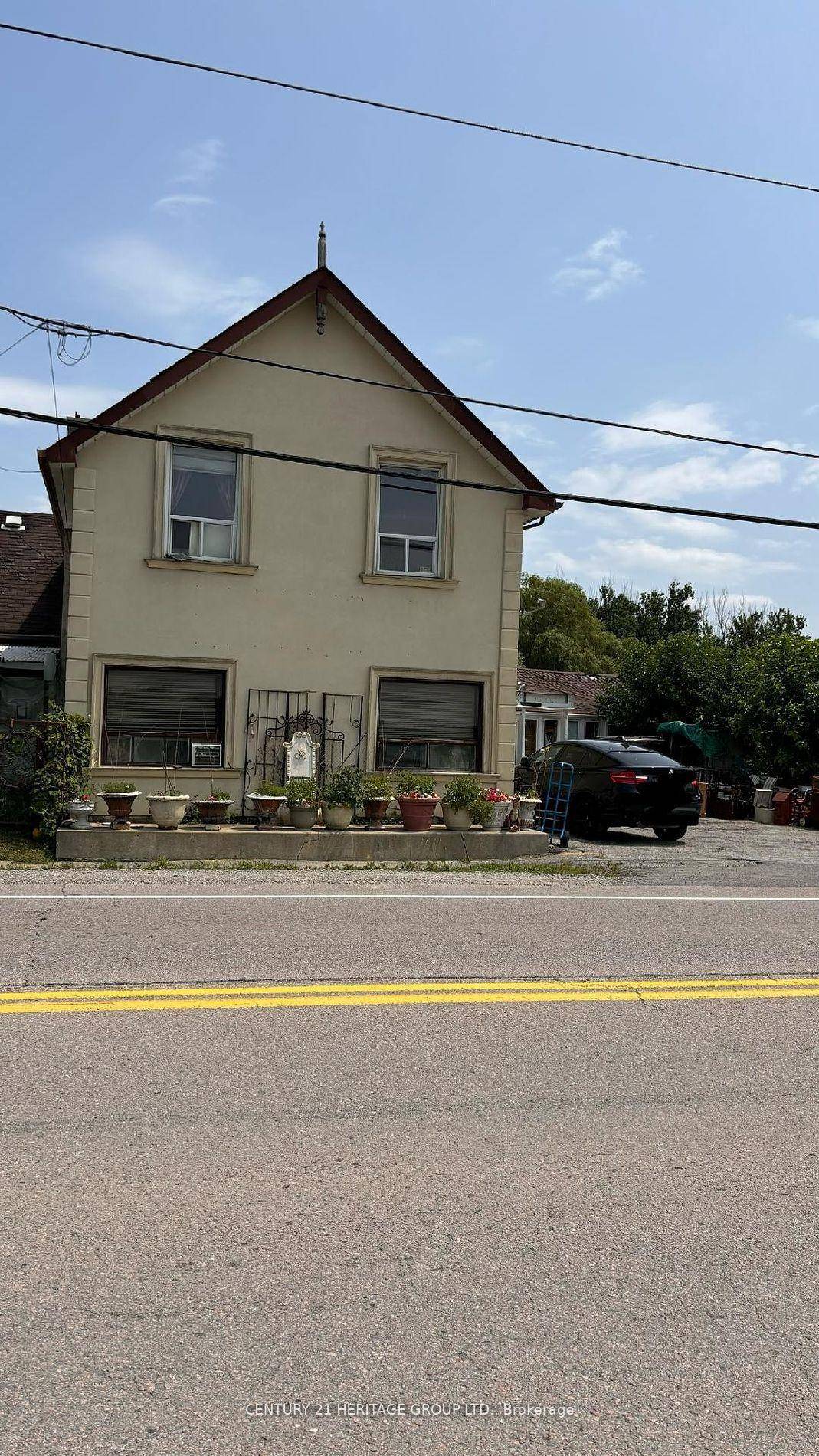 Location Location Location Attention Builders, Developers, Investors or practical uses, Excellent Opportunity In The Heart Of Vaughan, Large Lot face in Jane ST, ZONE Future Development, potential of Commercial, COMBINE ...