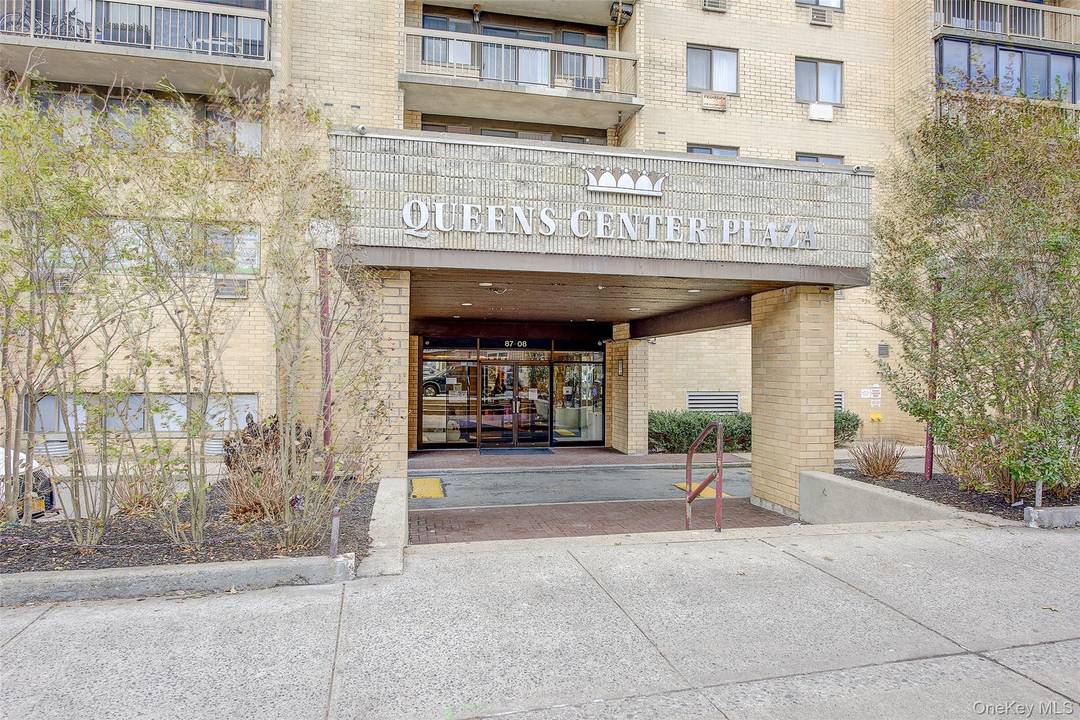 Welcome to this bright and spacious 1 bedroom, 1 bath condo located on the 12th floor of the highly desirable Queens Center Plaza Condominium.