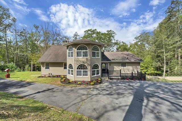 This beautifully renovated residence is situated in the tranquil hamlet of Sparrow Bush.
