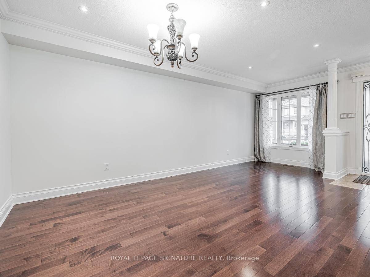 Bright, Immaculate, Spacious amp ; Well Laid Out Townhome In Demand Bayview Glen.
