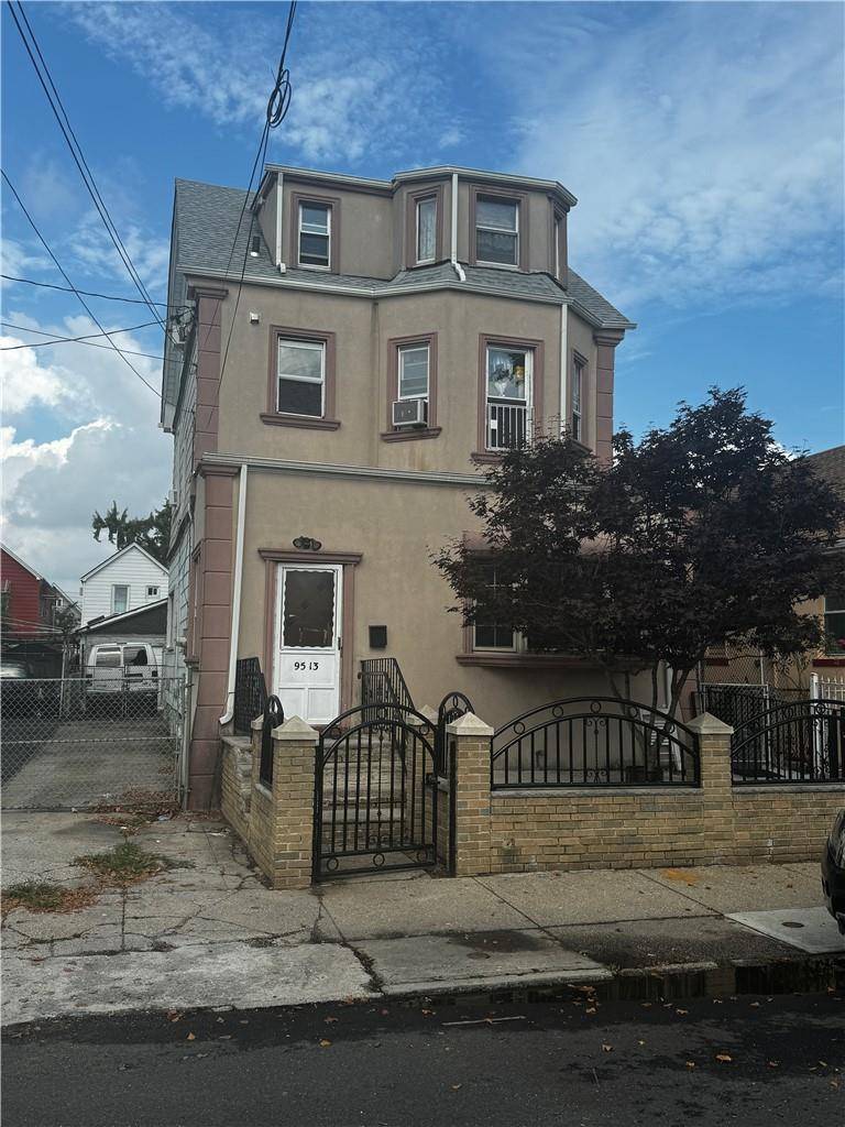 Discover the perfect investment opportunity in the heart of Richmond Hill, Queens.
