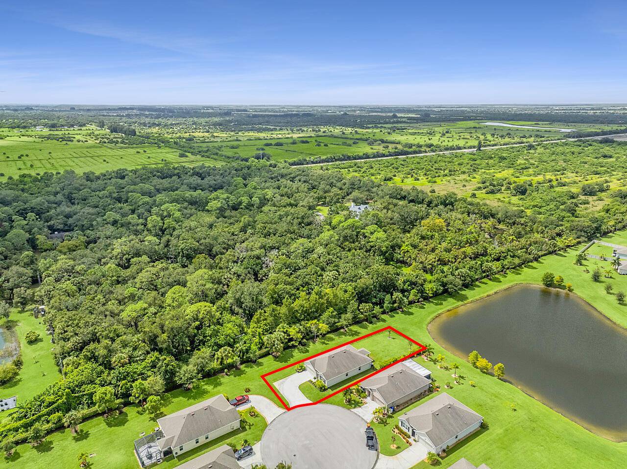 Corner Lot, Cul De Sac, 2019 Build, MOVE IN READY Home.
