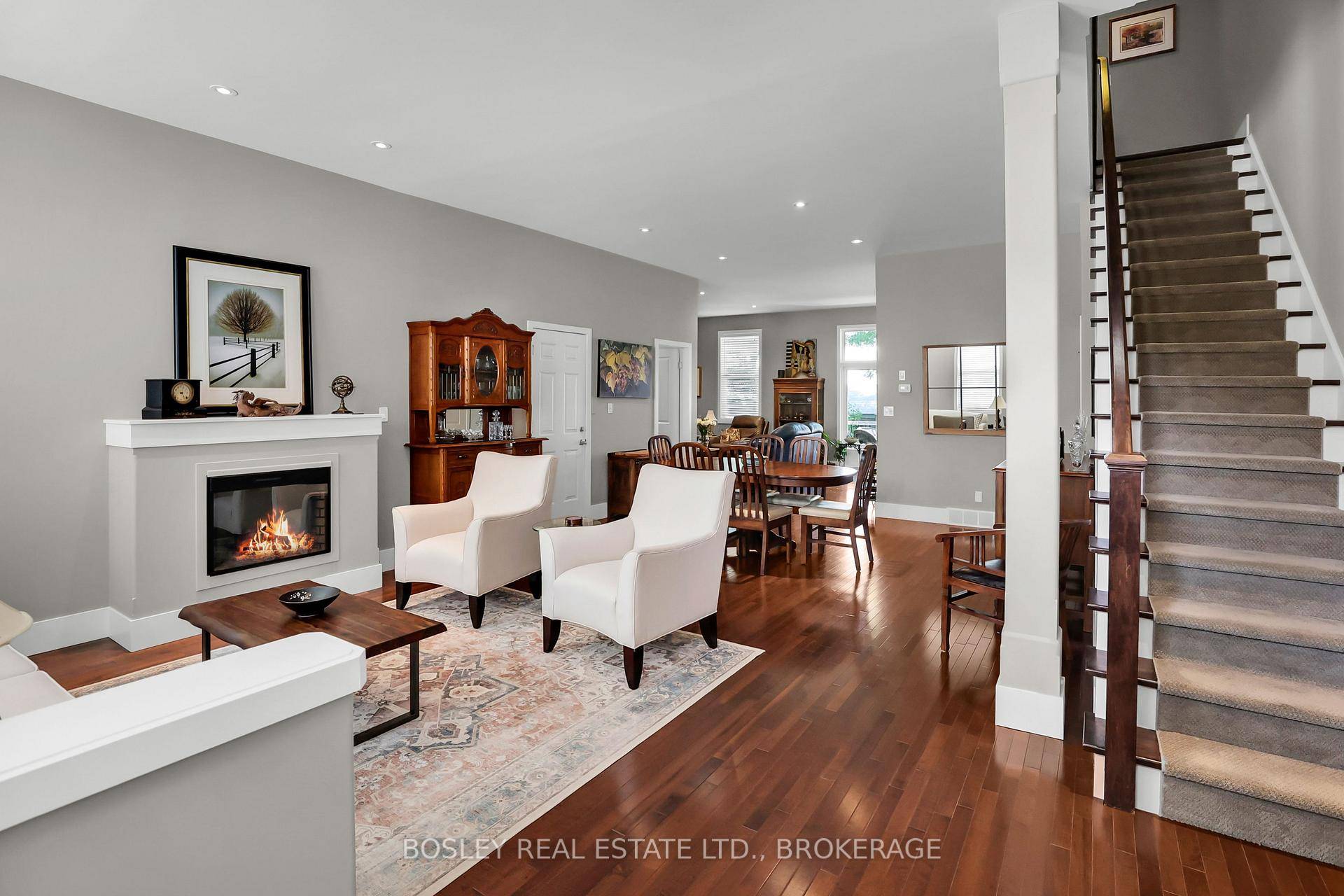 Twilight Tour OPEN HOUSE on Thursday June 12th from 6 00 8 00pm Large open concept townhouse walking distance to Queen St.