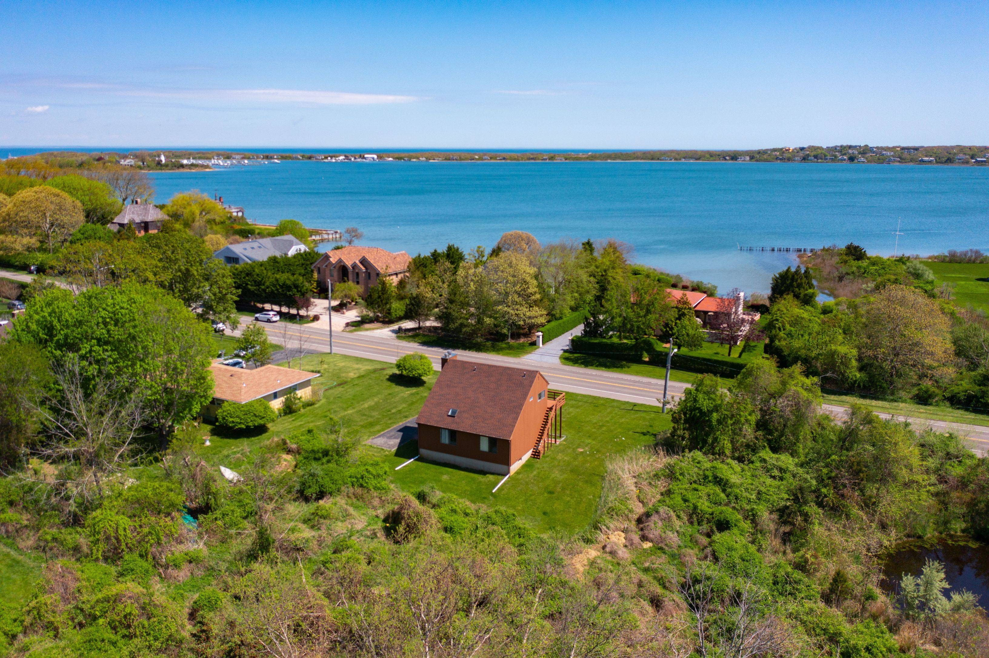 3 Bedroom Montauk Beach House with Lake Views!