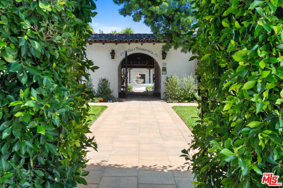 1304 1/2 N Harper Ave 1.0 Hollywood Hills East LA