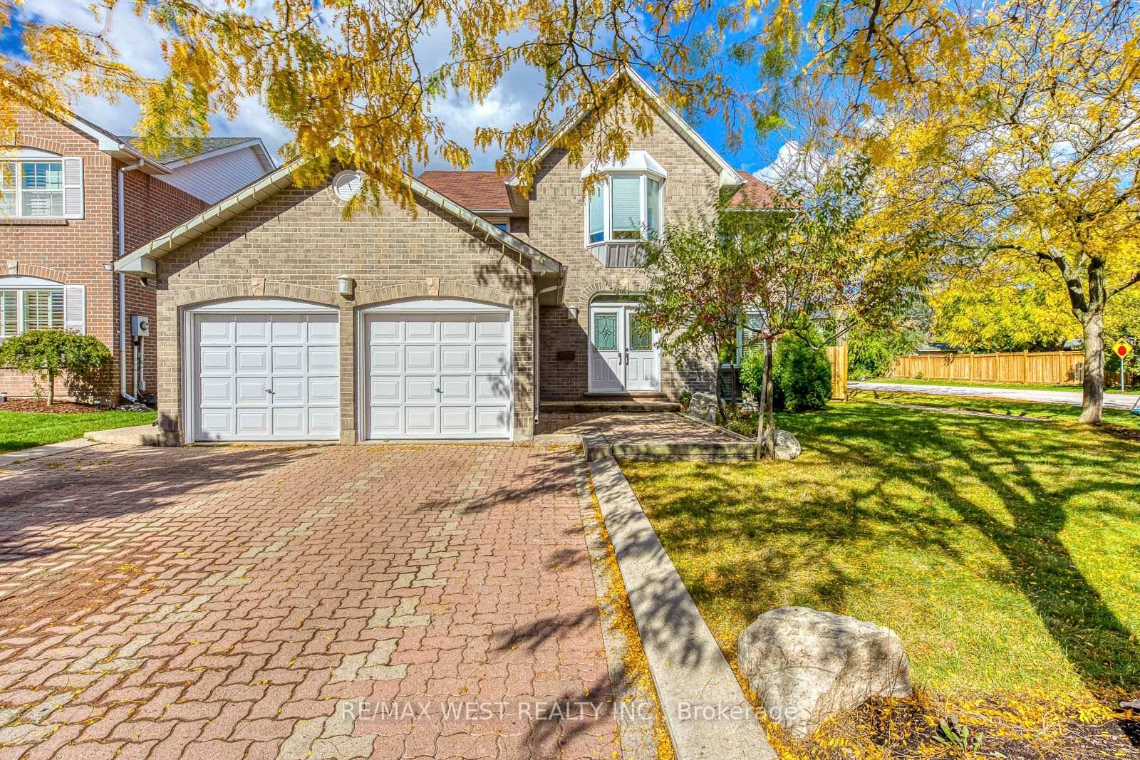 Tucked away on a quiet cul de sac in one of Oakville's most desirable neighbourhoods, 1397 Helen Court offers a rare blend of comfort, community, and convenience.