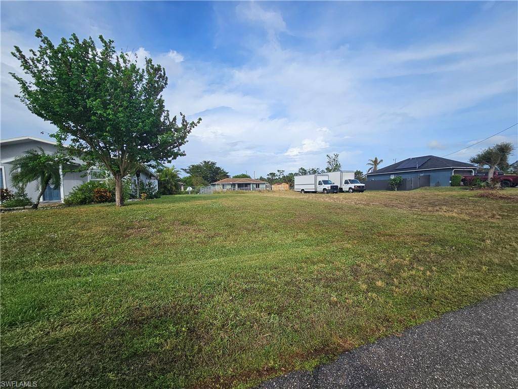 You're going to love this amazing location in NW Cape Coral !