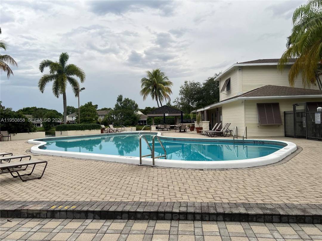 Oversized Key West Style Remodel Townhome 2 bedrooms, 2 1 2 bathrooms with an office, brand new kitchen, brand AC unit, brand new porcelain tile floor.