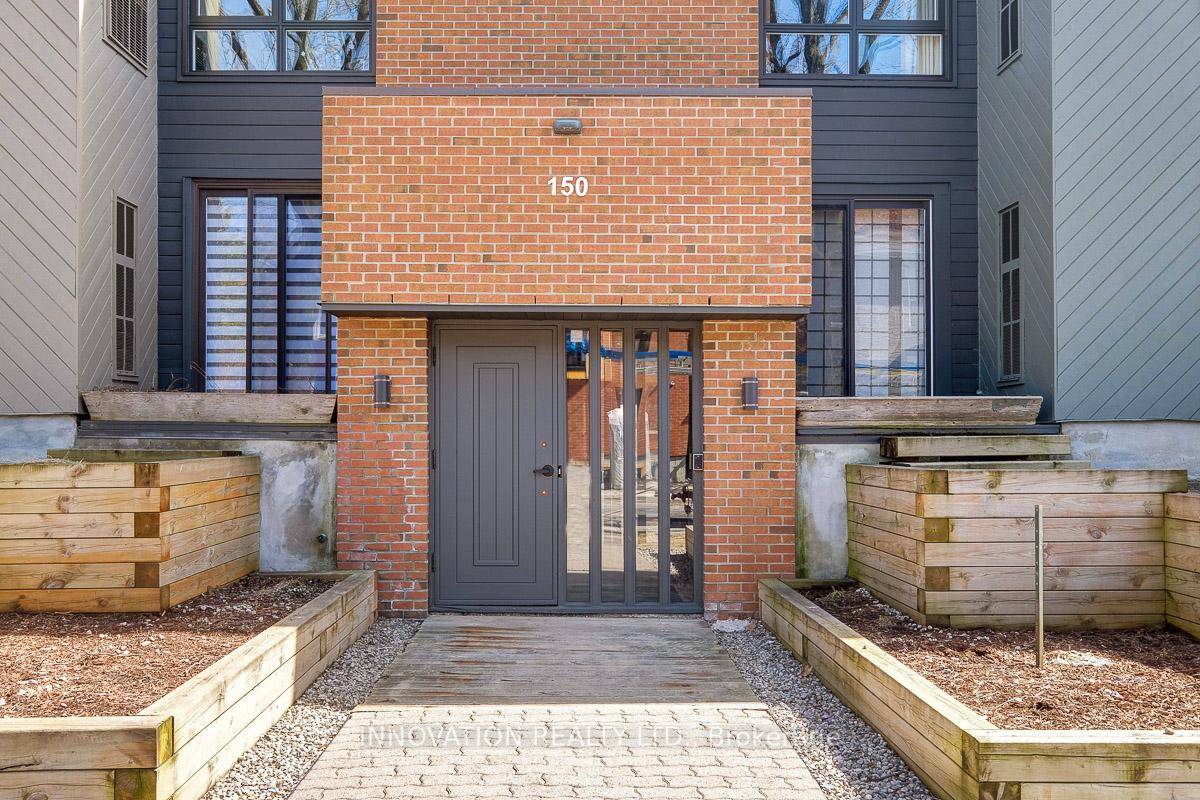 This is a rare opportunity to own one of the most beautifully renovated condos in the coveted Golden Triangle, walking distance to the historic Rideau Canal, Parliament Hill, Elgin Street's ...
