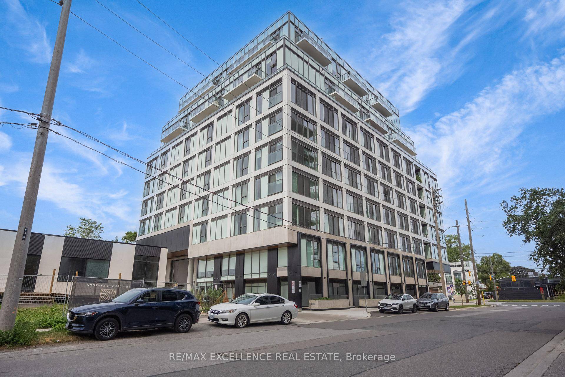 Welcome to luxurious living in this stunning corner condo unit, ideally located in the heart of The Queensway !