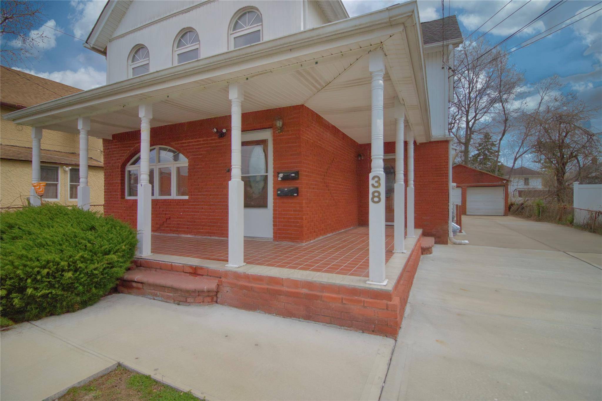 This well maintained 2 family home in Valley Stream offers a fantastic opportunity for homeowners or investors, featuring five bedrooms, two full baths, numerous modern updates, and a private driveway ...