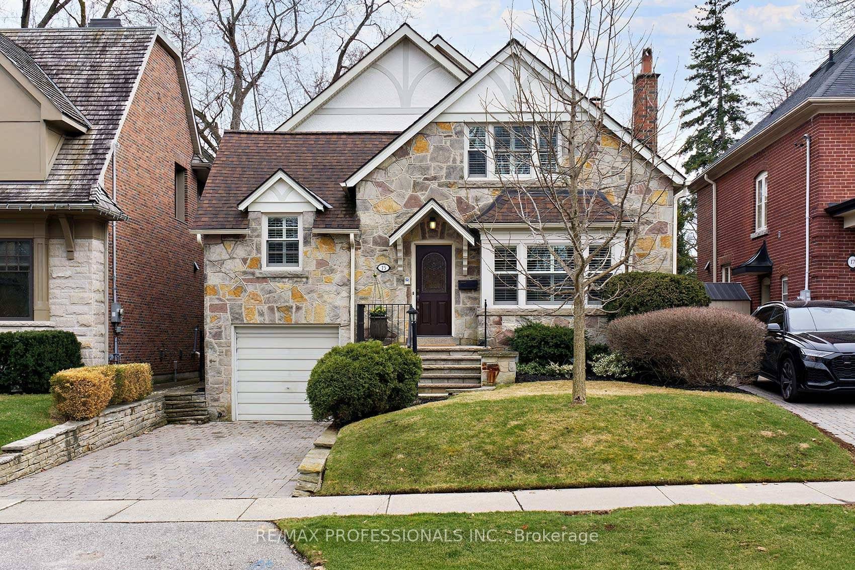 Welcome to Kingsgarden This bright and airy 2 storey, 4 bedroom, 5 bathroom home is a must see.