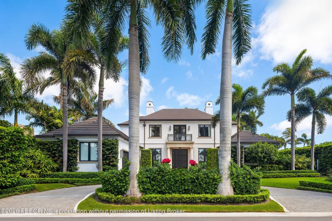 Stunning Transitional home features 4BR 4.