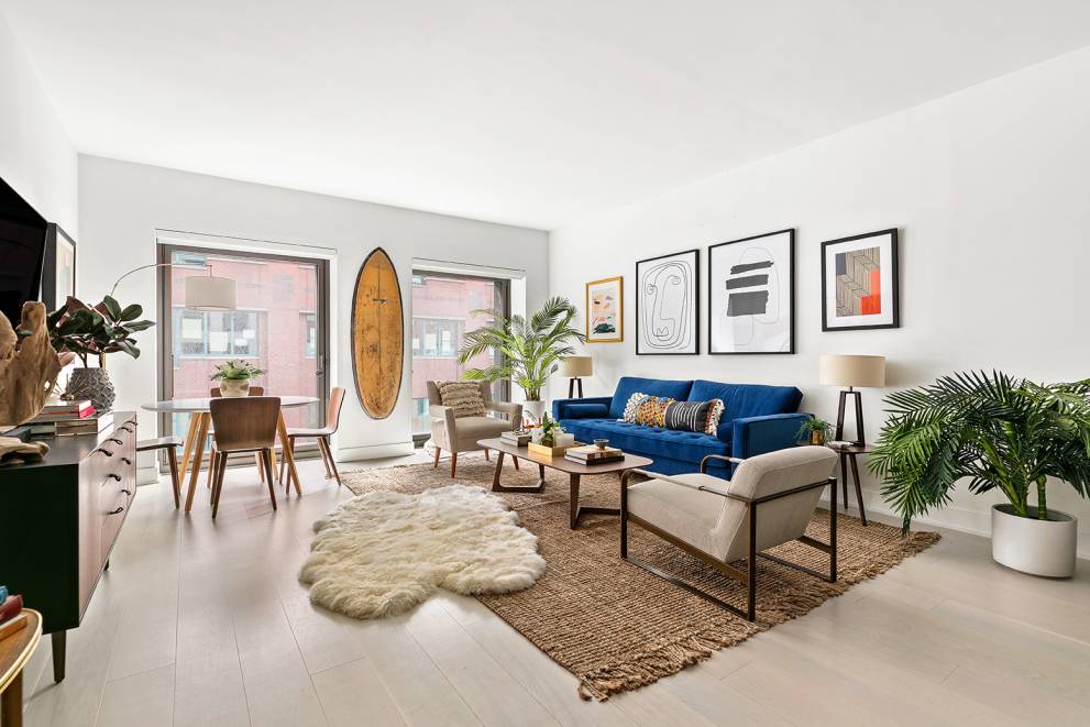 An immaculate, floor through condo boasting spacious bedrooms and an array of gorgeous finishes, this 2 bedroom, 2.